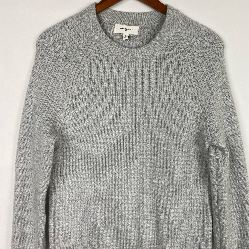 Banana Republic Men’s Cozy Textured Sweater Medium Gray Straight Hem‎ Size Large - Picture 2 of 6